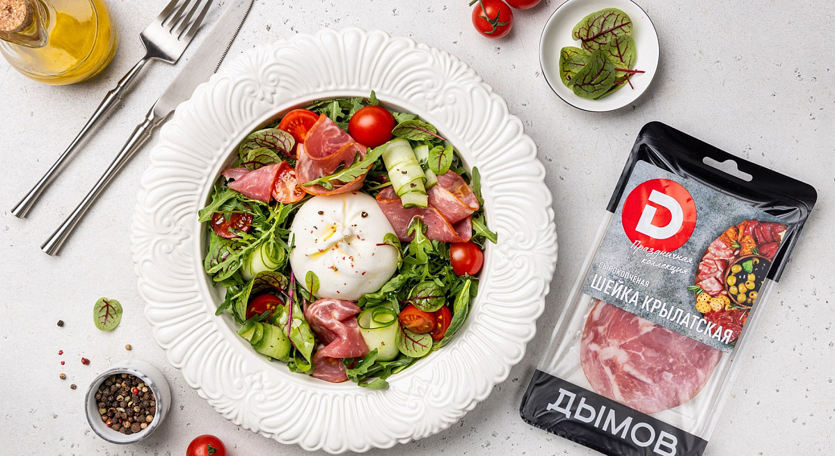 Салат с сыром буррата и сырокопченой шейкой «Крылатская»